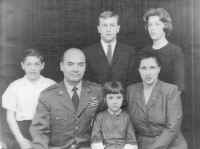 love2.jpg (92930 bytes)